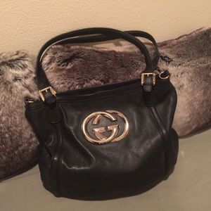 🖤 Gucci 🖤•••••Authentic Black leather Gucci bag.